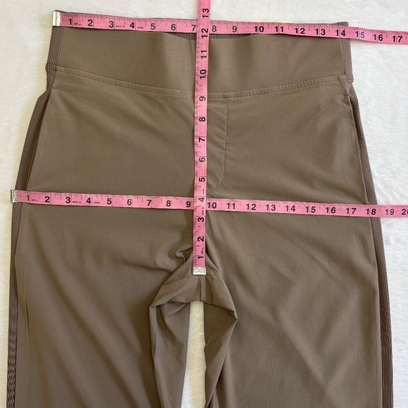 Kirkland Signature Ladies' Ankle Pants, Pull-On, Pockets, Tan Small NWT - Picture 9 of 16